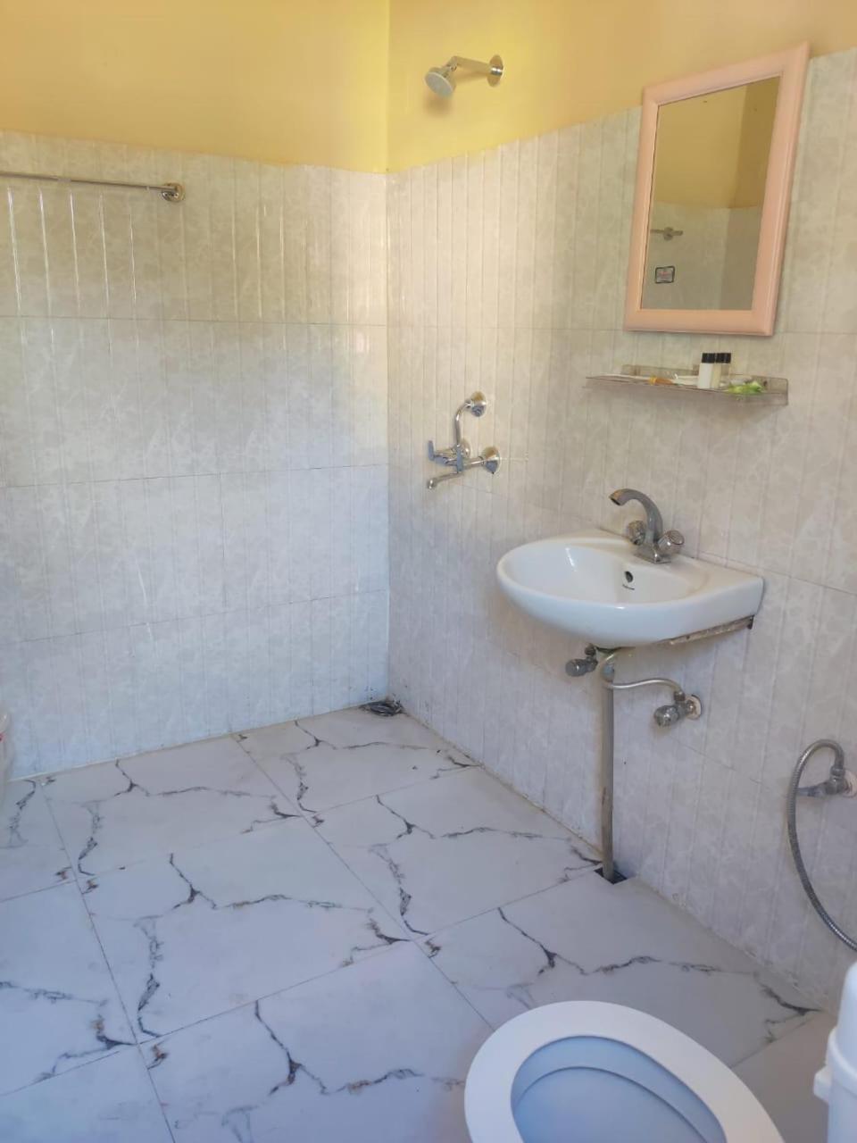 Jironi Resort Tezpur Екстериор снимка